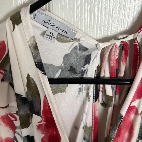 Pretty NWOT flower pattern dress - Picture 3 of 6